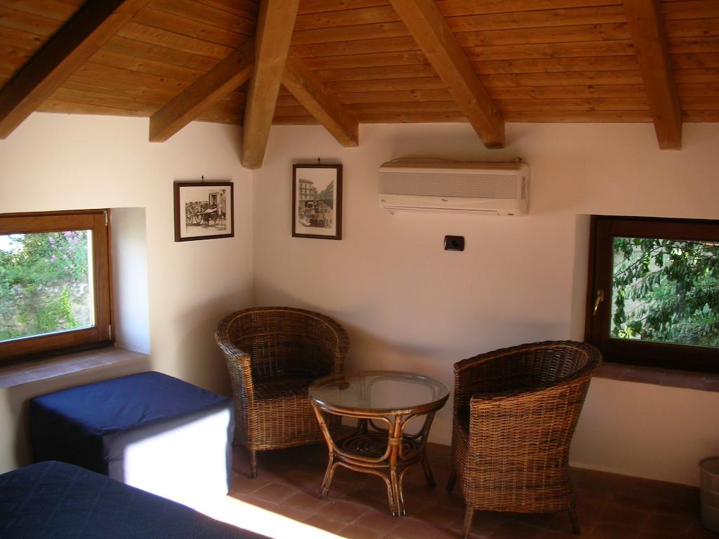 Guest House Pedamentina Νάπολη Δωμάτιο φωτογραφία