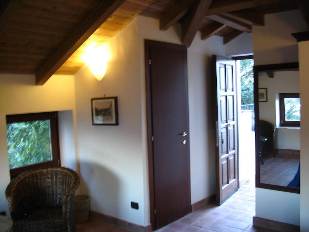 Guest House Pedamentina Νάπολη Δωμάτιο φωτογραφία